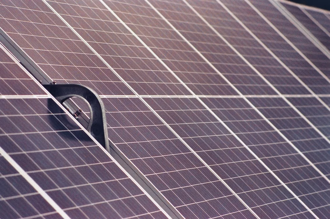 Optimizator panouri fotovoltaice: ce este și când merită instalat